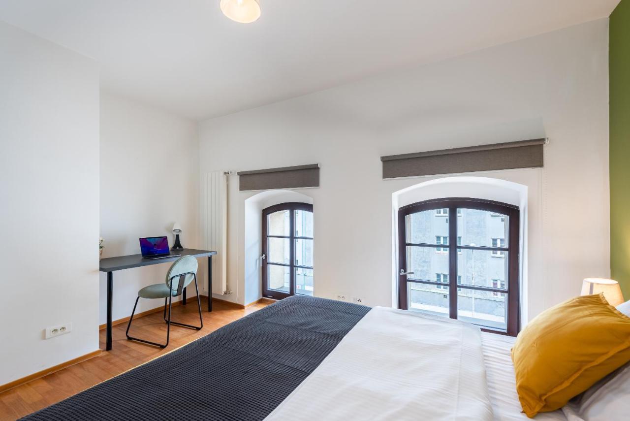 Apartamento With 4 Bedrooms *