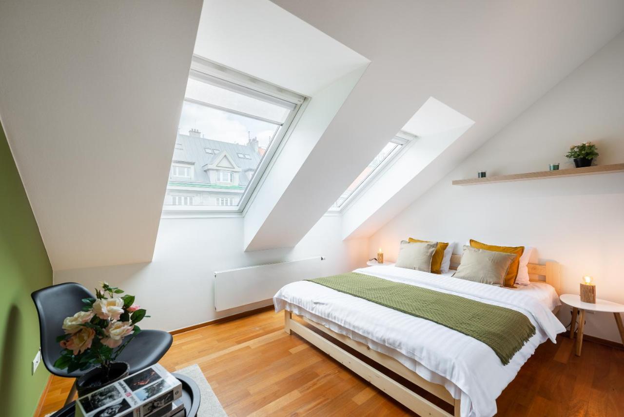 With 4 Bedrooms Apartamento Praga