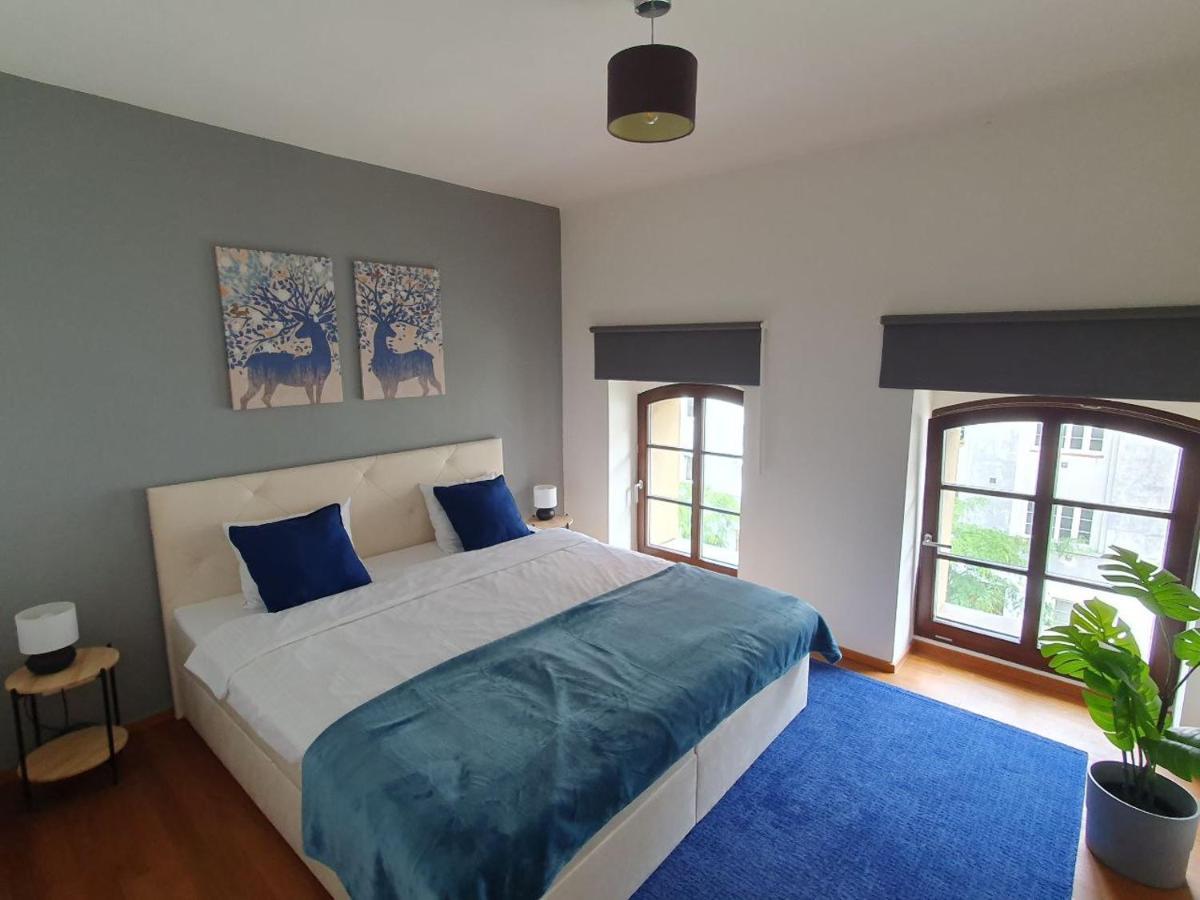 With 4 Bedrooms Praga